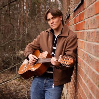 Casper Byggnings underhåller på lördag kväll 19.04.25. Häng med!🎸
Casper Byggnings esiintyy lauantai illalla 19.04.25 Tule mukaan!🎸